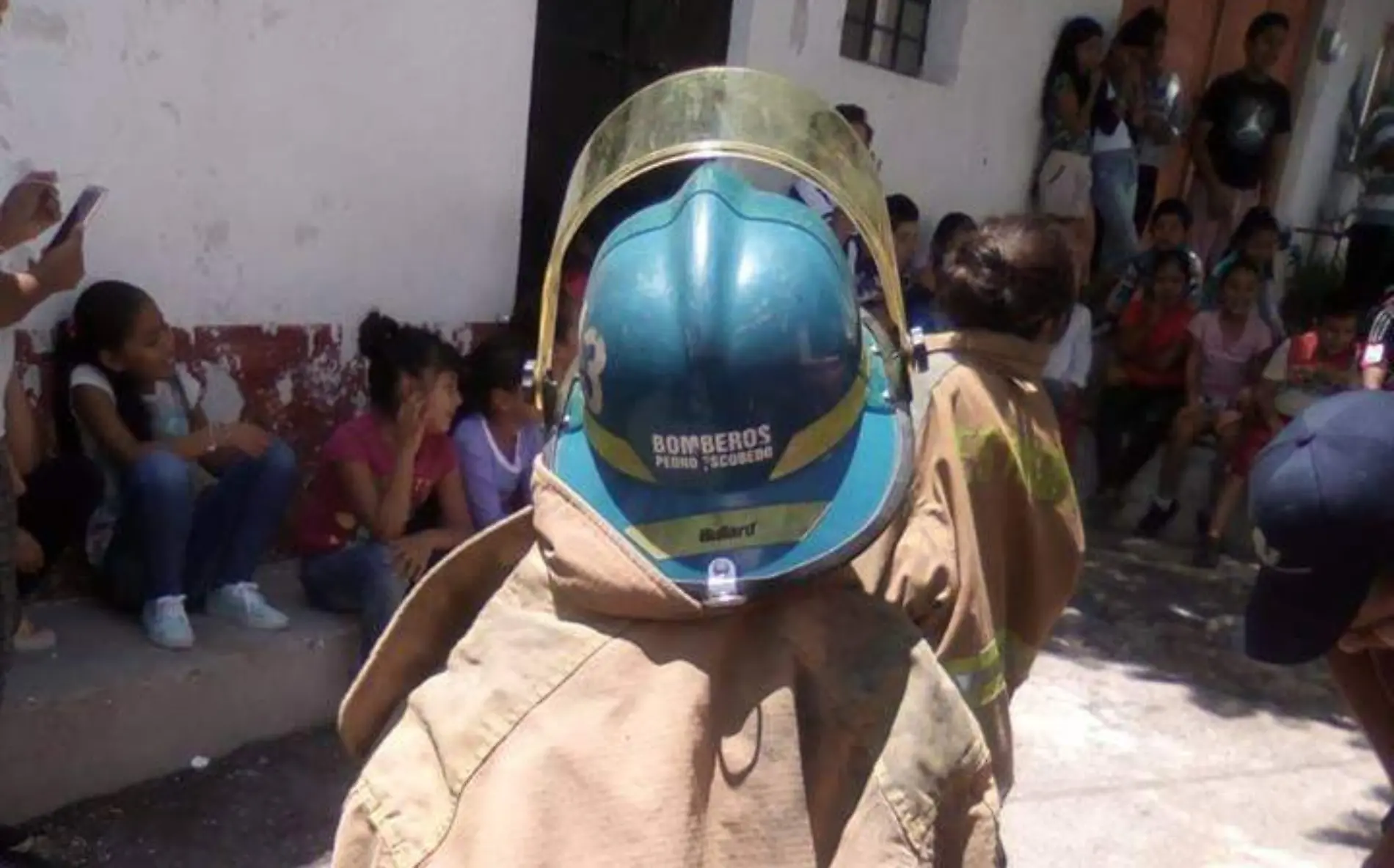 Niños de entre tres y seis años aprenden a prevenir incendios. Foto Especial